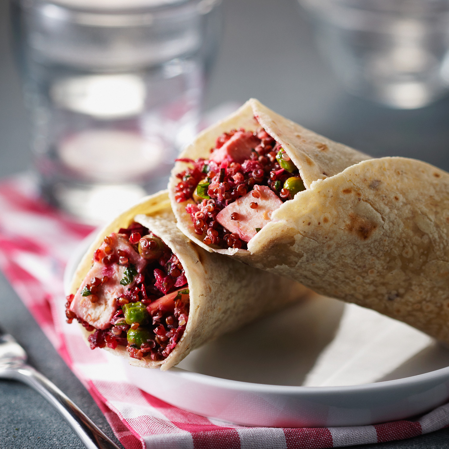 Tortillas roulées au quinoa rouge et riz au poulet (sans gluten) Le Poulet du Québec Recettes
