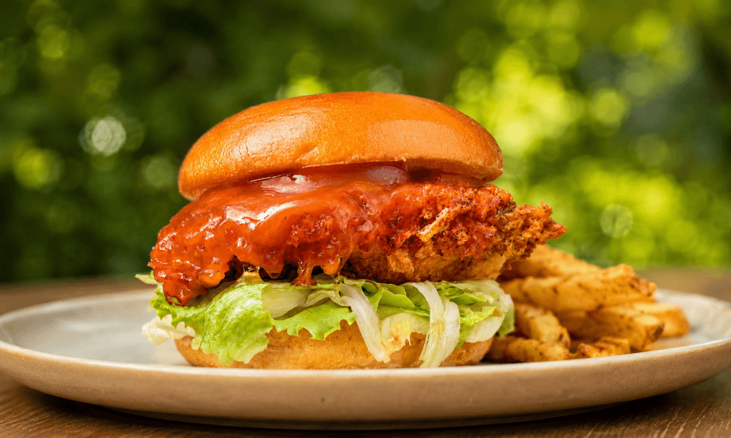 Burger poulet croustillant au miel épicé